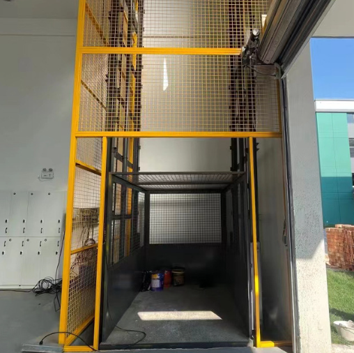 桂林导轨式升降机助力物流园破解运输难题